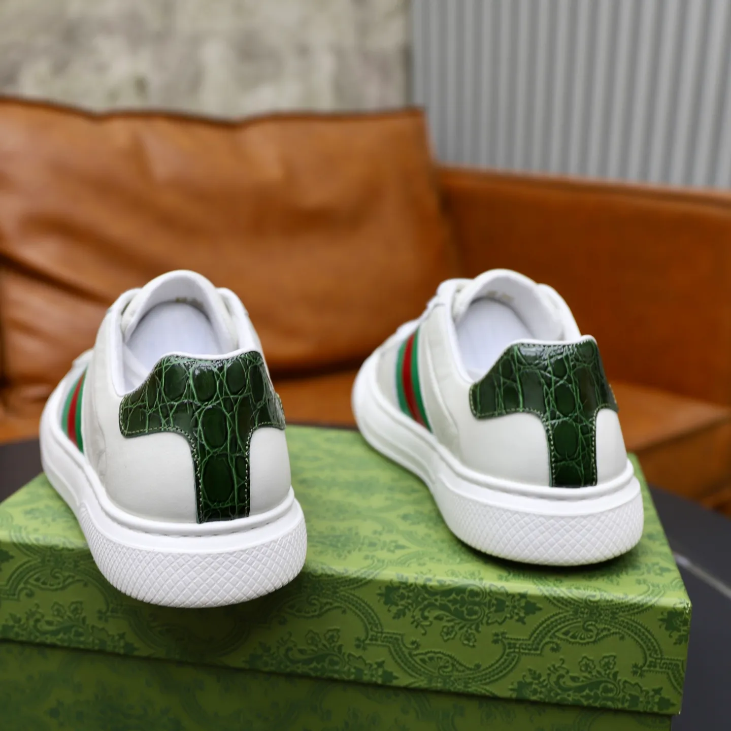 Ex-factory price: 500💰🙅‍♂️🙅‍♂️🙅‍♂️ Brand: Gucci GuCCI Standard code: 38-44 (45 customized) Grade: Same as the official website Material: Original leather splicing Comfortable and breathable pigskin lining Lightweight and wear-resistant sports outsole Style category: Men's fashionable casual shoes Running sneakers Distinguished luxury brand elements Top luxury Color: actual picture color
